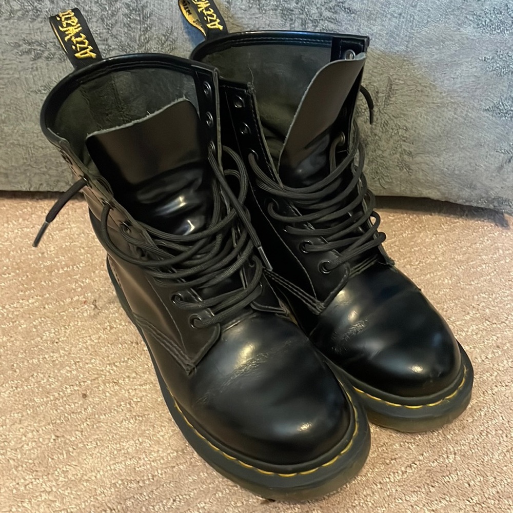 1460 Smooth Black Doc Martens